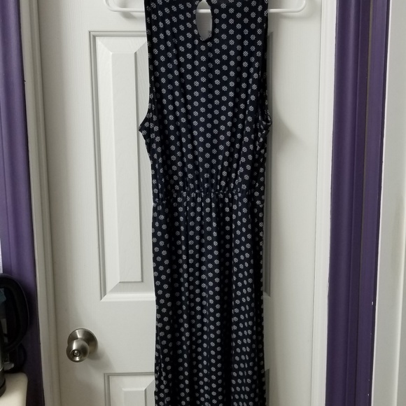 Old Navy V-neck Knee Length Dress - Navy - Picture 2 of 5